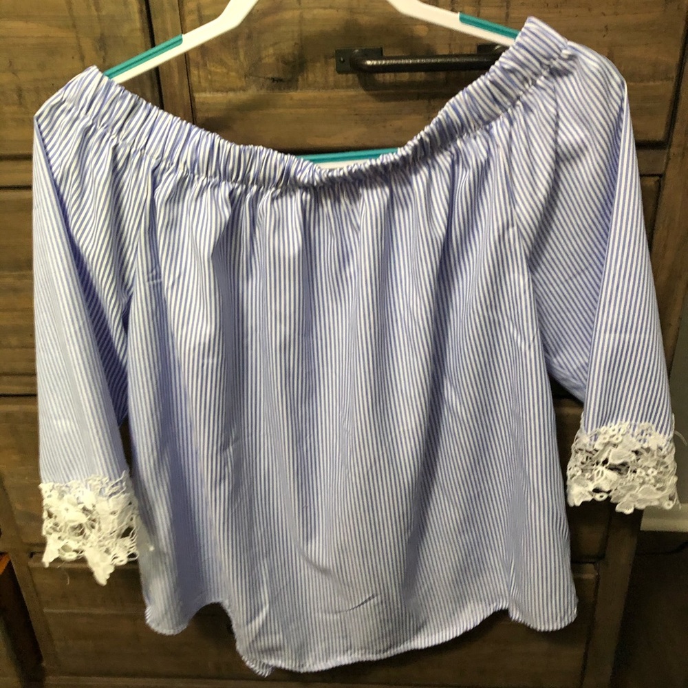 Off The Shoulder Top. - Picture 2 of 3